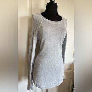 Lululemon Women's Light Gray Ribbed Trim Rounded Thumbhole Pullover Top Size 4